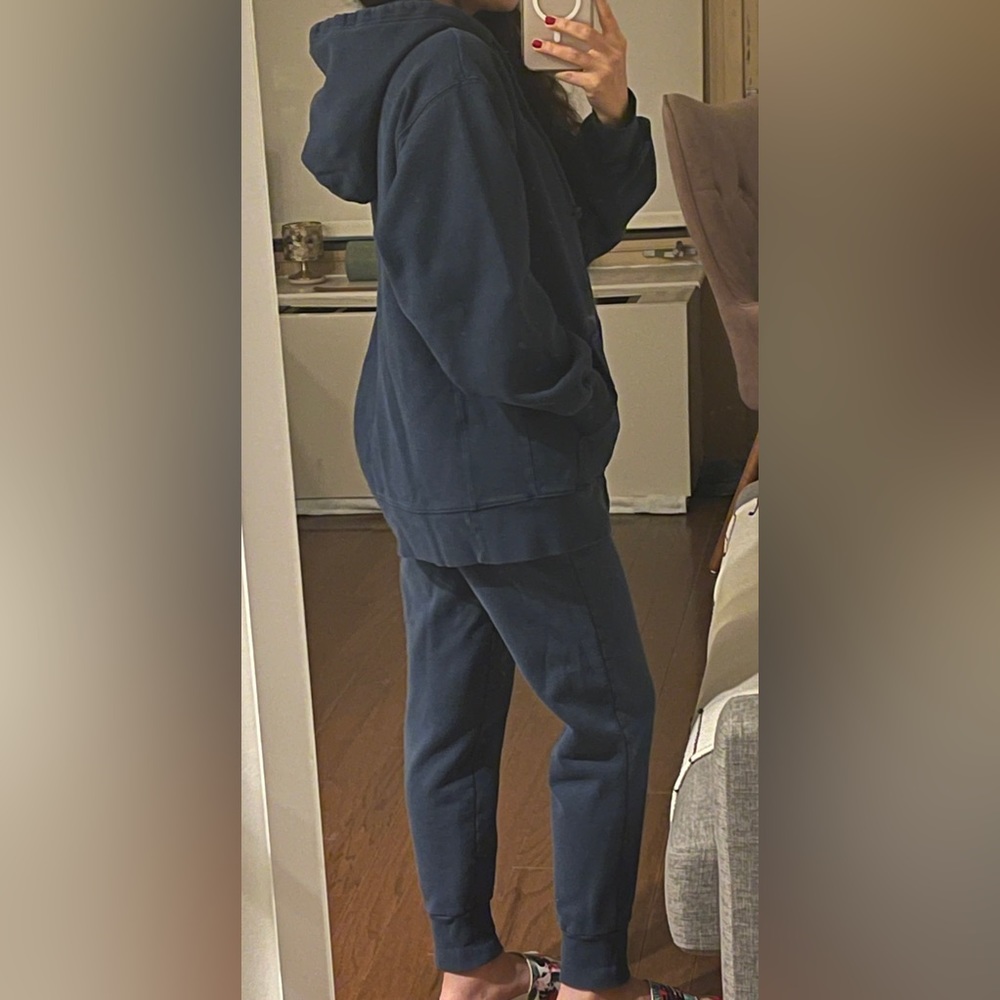 Aritzia Dark Blue zip sweater - Picture 3 of 16
